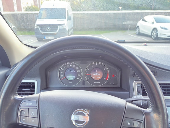 Volvo V70 7 of 9