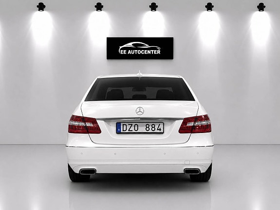 Mercedes-Benz E200 4 of 10