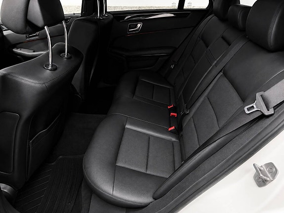 Mercedes-Benz E200 10 of 10