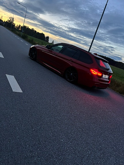 BMW 320d 4 of 6