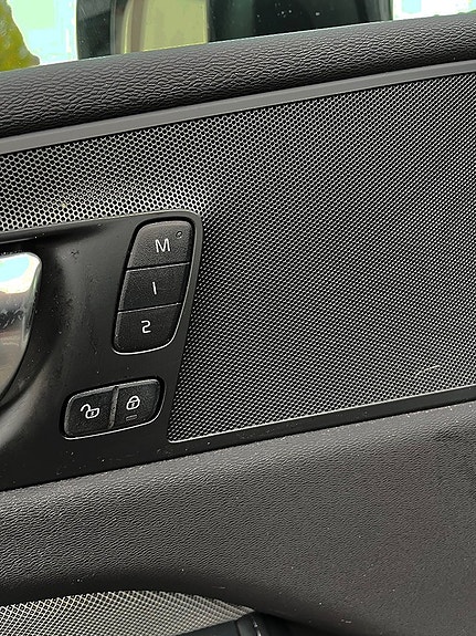 Volvo XC60 17 of 21