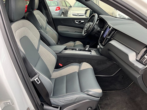 Volvo XC60 9 of 21