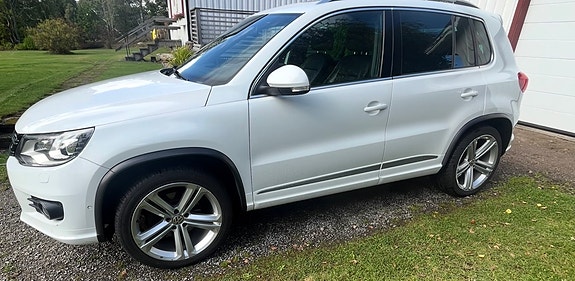 Volkswagen Tiguan 2 of 6