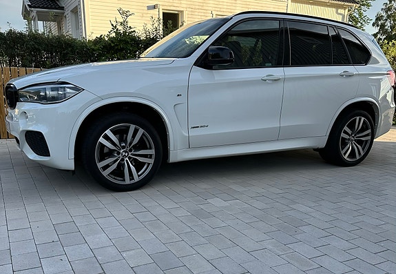 BMW X5 2 of 11
