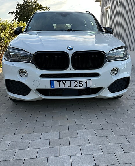 BMW X5 3 of 11