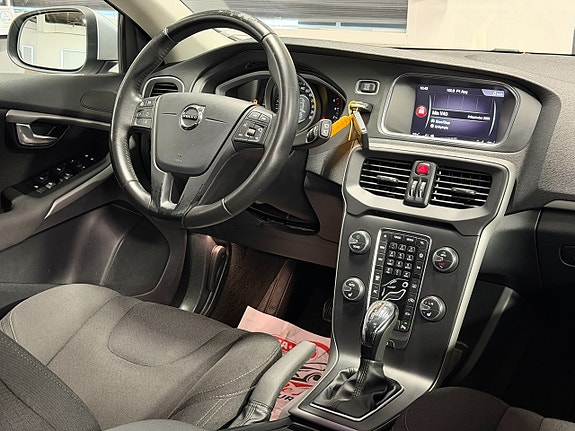 Volvo V40 17 of 25