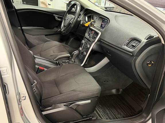 Volvo V40 21 of 25