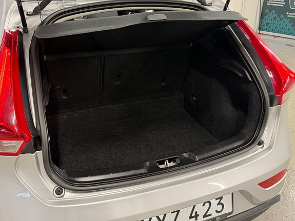 Volvo V40 25 of 25