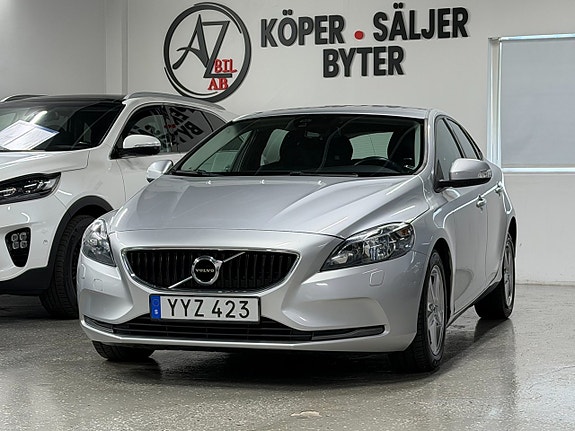 Volvo V40 2 of 26