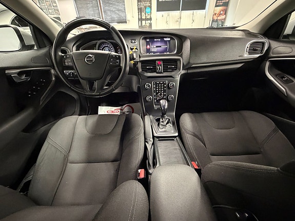 Volvo V40 8 of 25