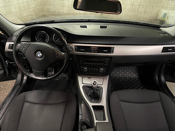 BMW 318i 11 of 23