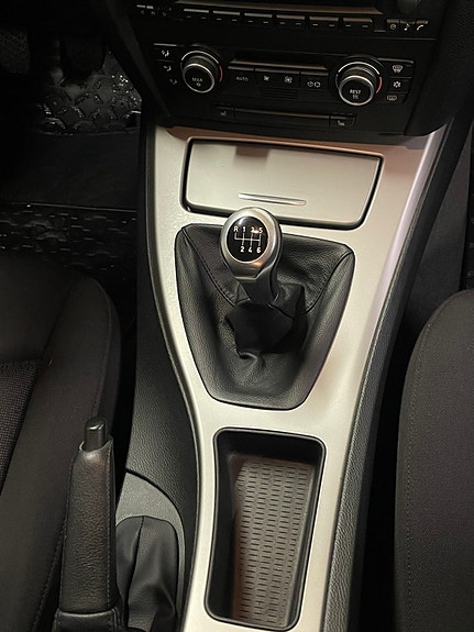 BMW 318i 2 of 23