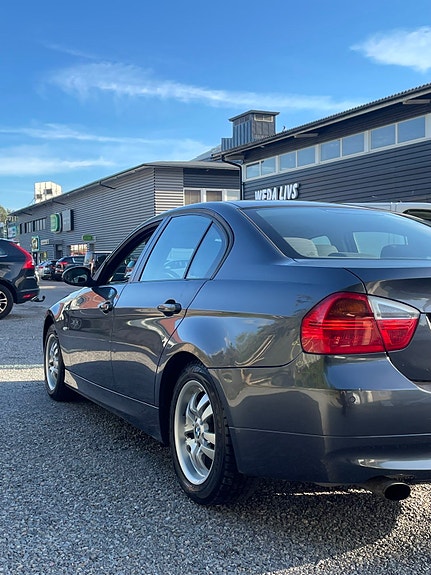 BMW 318i 18 of 23