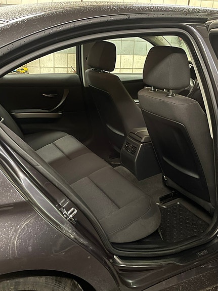 BMW 318i 4 of 23