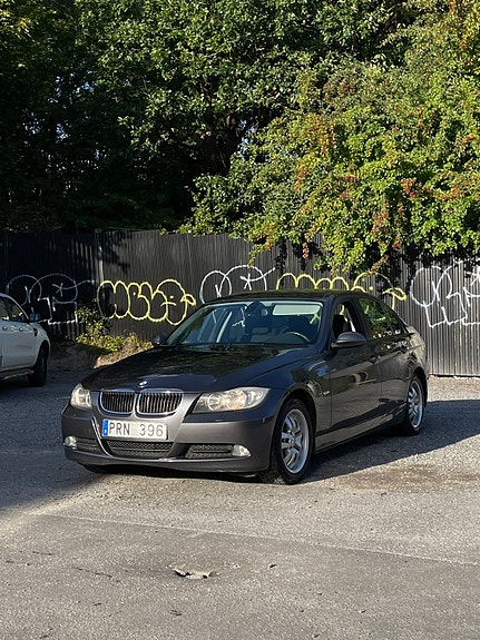 BMW 318i 17 of 23