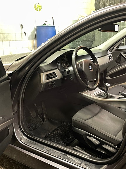 BMW 318i 7 of 23