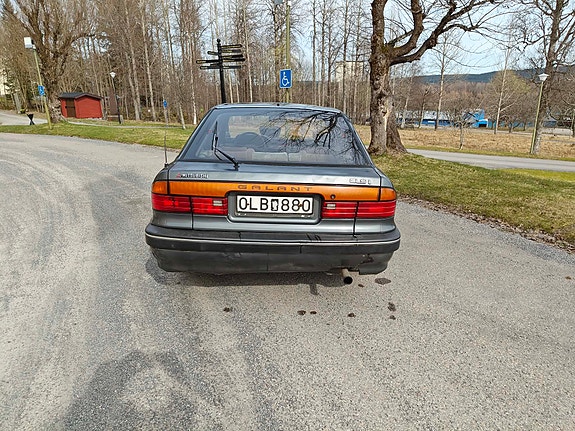 Mitsubishi Galant 3 of 8