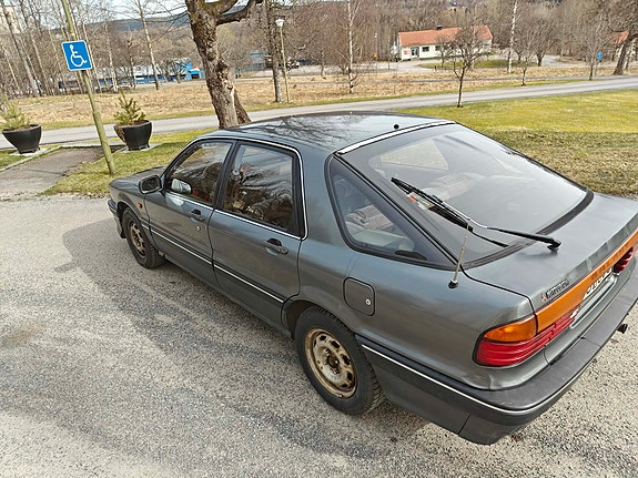 Mitsubishi Galant 4 of 8