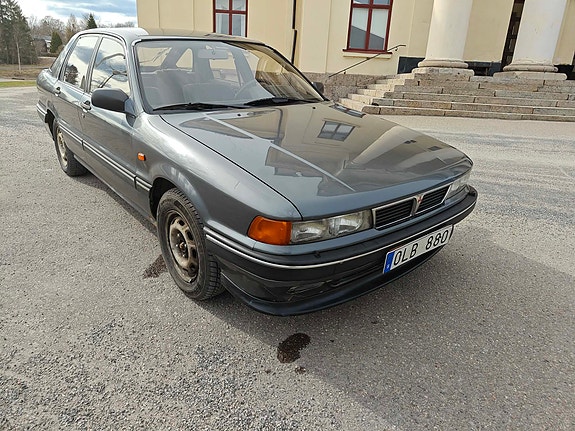 Mitsubishi Galant 2 of 8