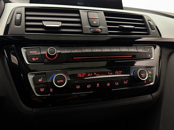 BMW 330e 20 of 30