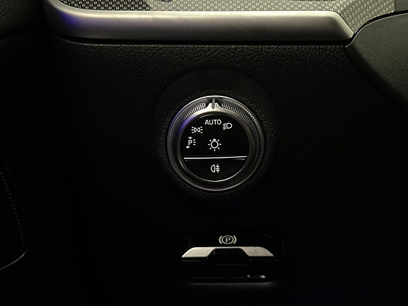 Mercedes-Benz C300 e 27 of 29