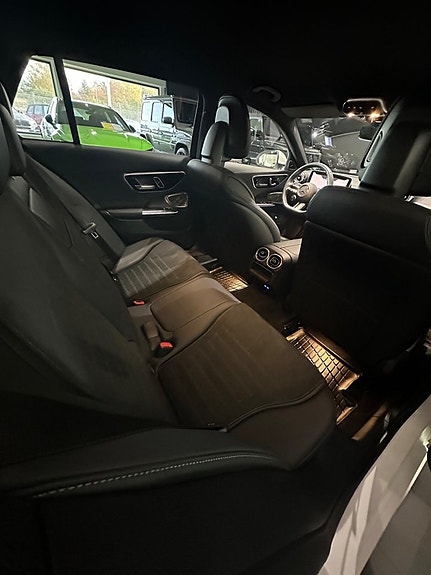 Mercedes-Benz C300 de 14 of 18