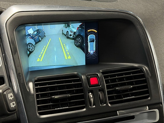 Volvo XC60 13 of 24