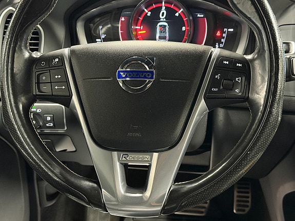 Volvo XC60 11 of 24