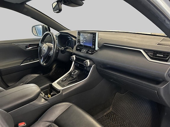 Toyota RAV4 10 of 19