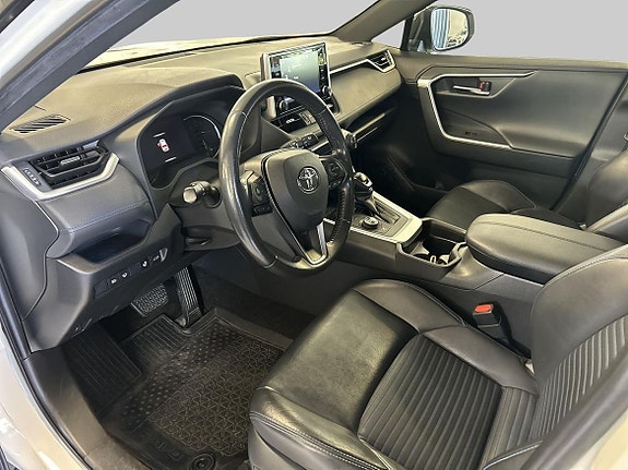 Toyota RAV4 14 of 19