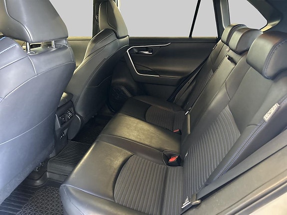 Toyota RAV4 11 of 19