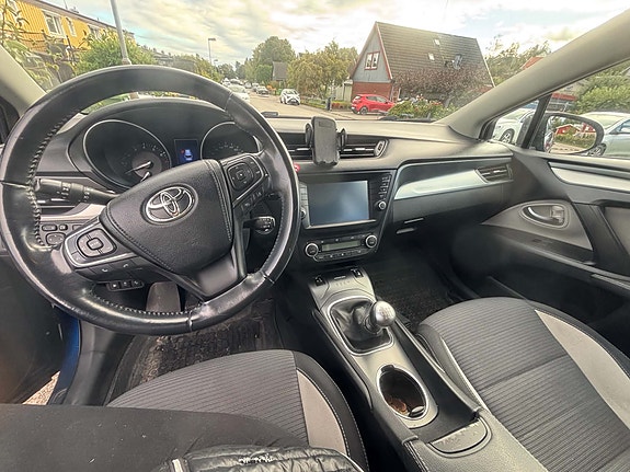 Toyota Avensis 6 of 12