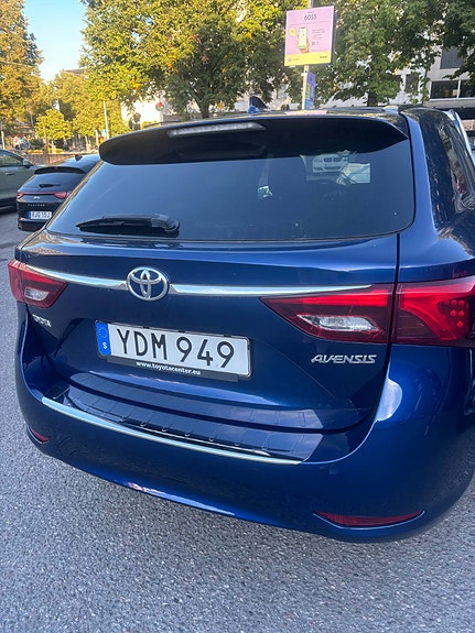 Toyota Avensis 2 of 12