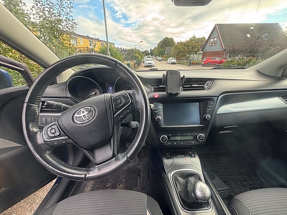 Toyota Avensis 8 of 12