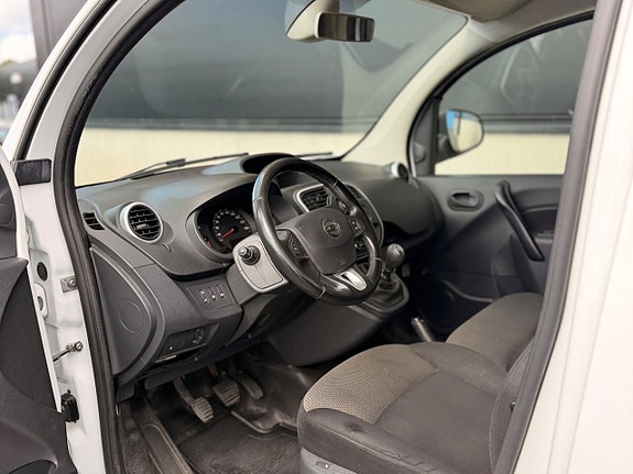 Nissan NV250 11 of 14