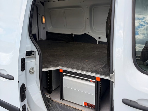 Nissan NV250 8 of 14