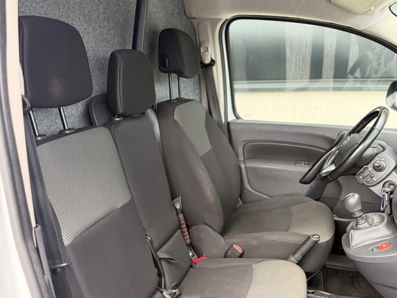 Nissan NV250 13 of 14