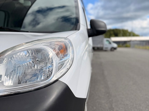 Nissan NV250 9 of 14