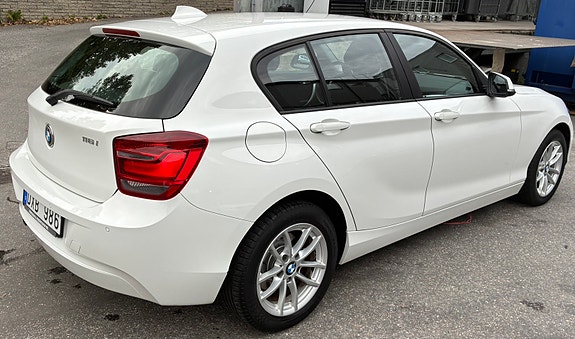 BMW 116i 2 of 9
