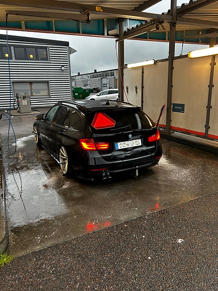 BMW 318d 3 of 9