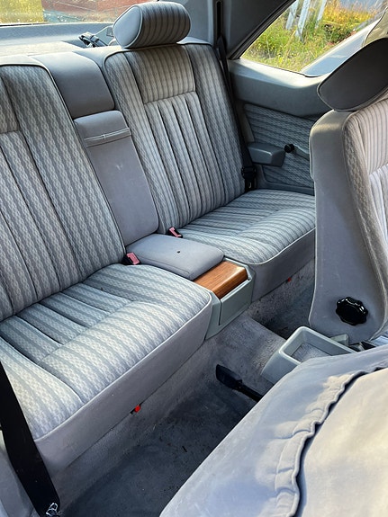 Mercedes-Benz 230 CE 3 of 5