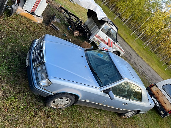 Mercedes-Benz 230 CE 4 of 5