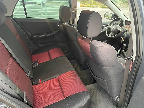 Toyota Corolla 4 of 7