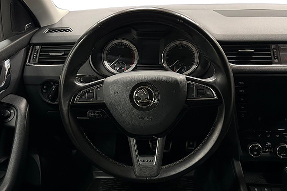 Skoda Octavia Scout 16 of 26
