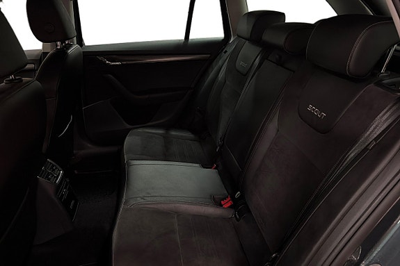 Skoda Octavia Scout 14 of 26