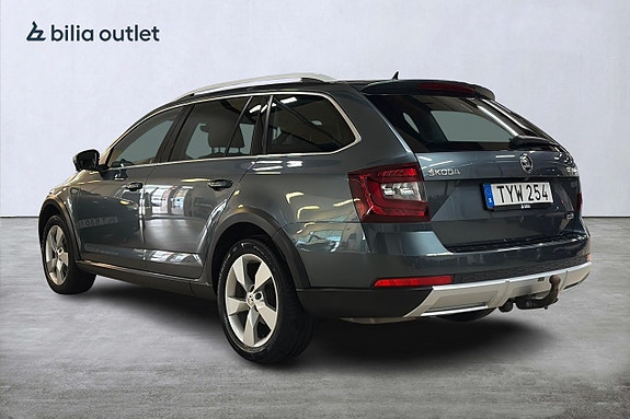 Skoda Octavia Scout 8 of 26