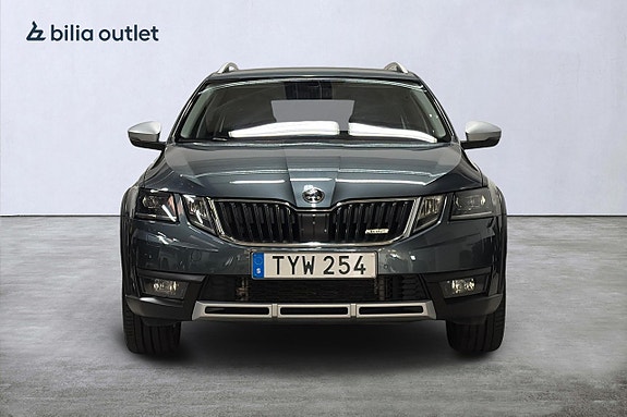 Skoda Octavia Scout 3 of 26