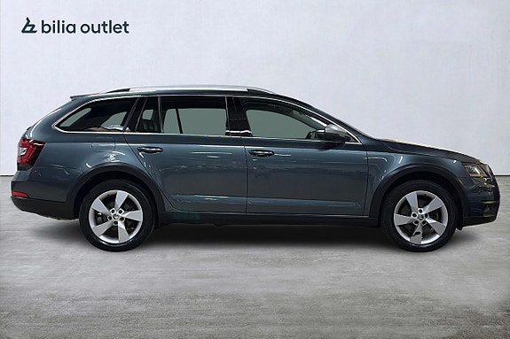Skoda Octavia Scout 5 of 26