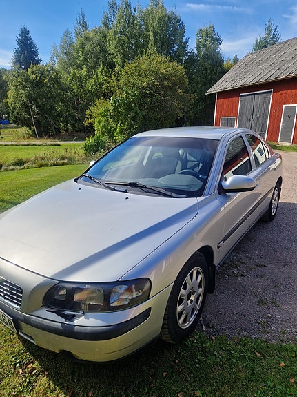 Volvo S60 2 of 6