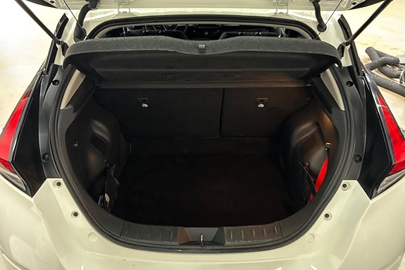 Nissan Leaf 10 of 28